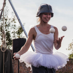 Juggling-Christine-de-Bonnet-scaled.jpg